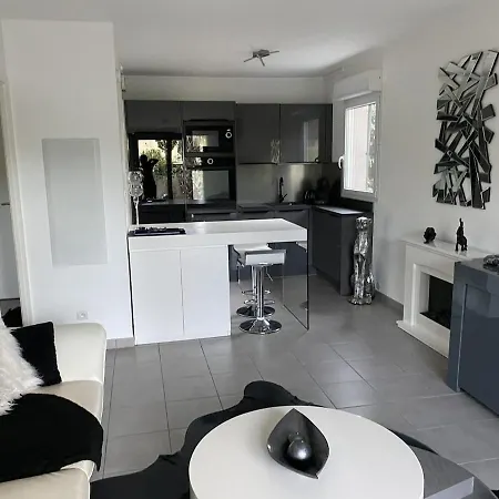 Apartmán T2 Jacuzzi Prive Clim & Parking Calme & Cosy