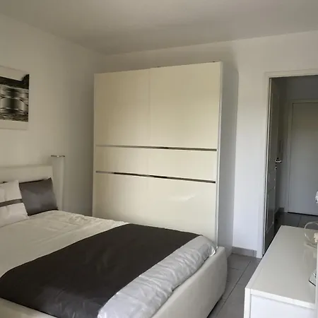T2 Jacuzzi Prive Clim & Parking Calme & Cosy Apartmán *